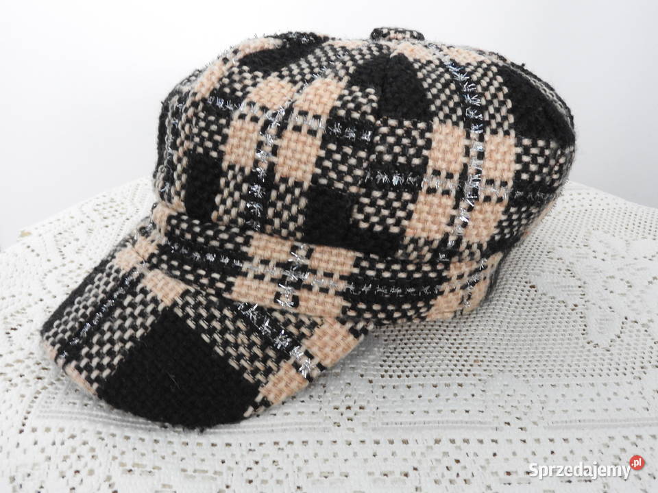 Czapka damska z daszkiem na chlodny sezon