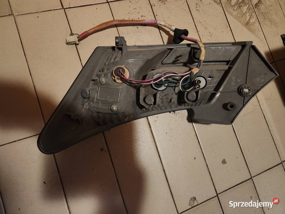 Lampy tylne lewa i prawa Daihatsu Materia 15 osobowe Białystok