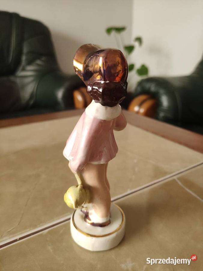 Figurka Dziewczynka z misiem i piłką ZBuksowicz Janów Lubelski sprzedam