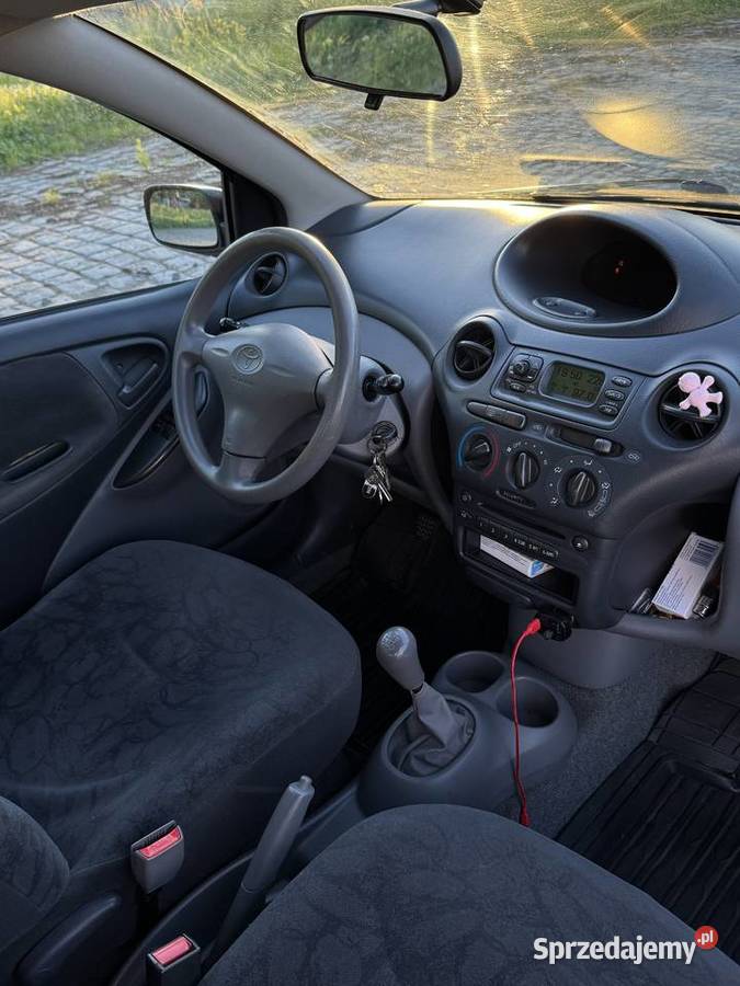 Toyota Yaris 10 2003r Yaris Przemyśl sprzedam