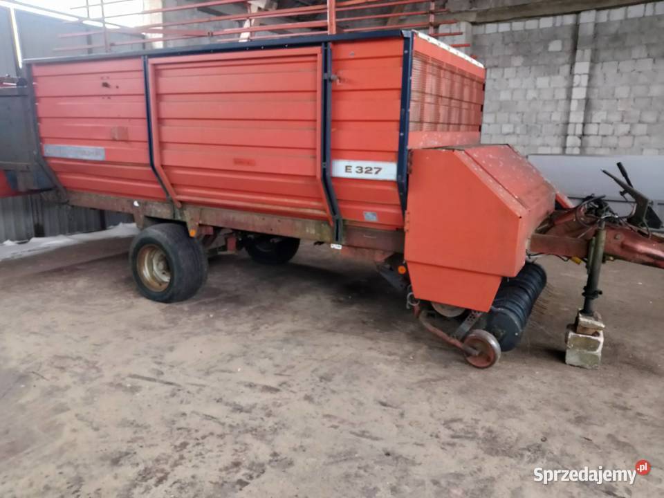 Sprzedam przyczepę do zielonki 327na części nieuszkodzony