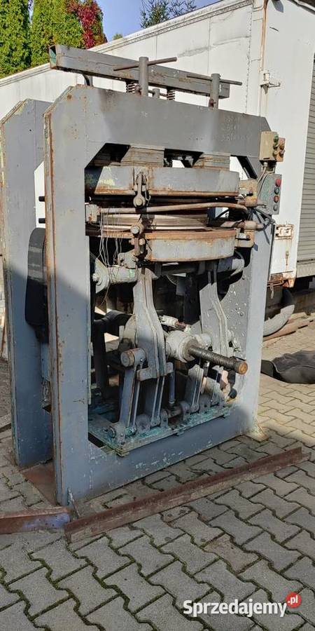 Duża prasa mechaniczna