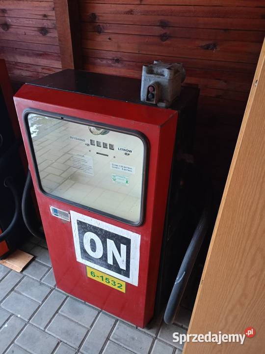 Dystrybutor paliwa stary zabytkowy PRL Świerczów