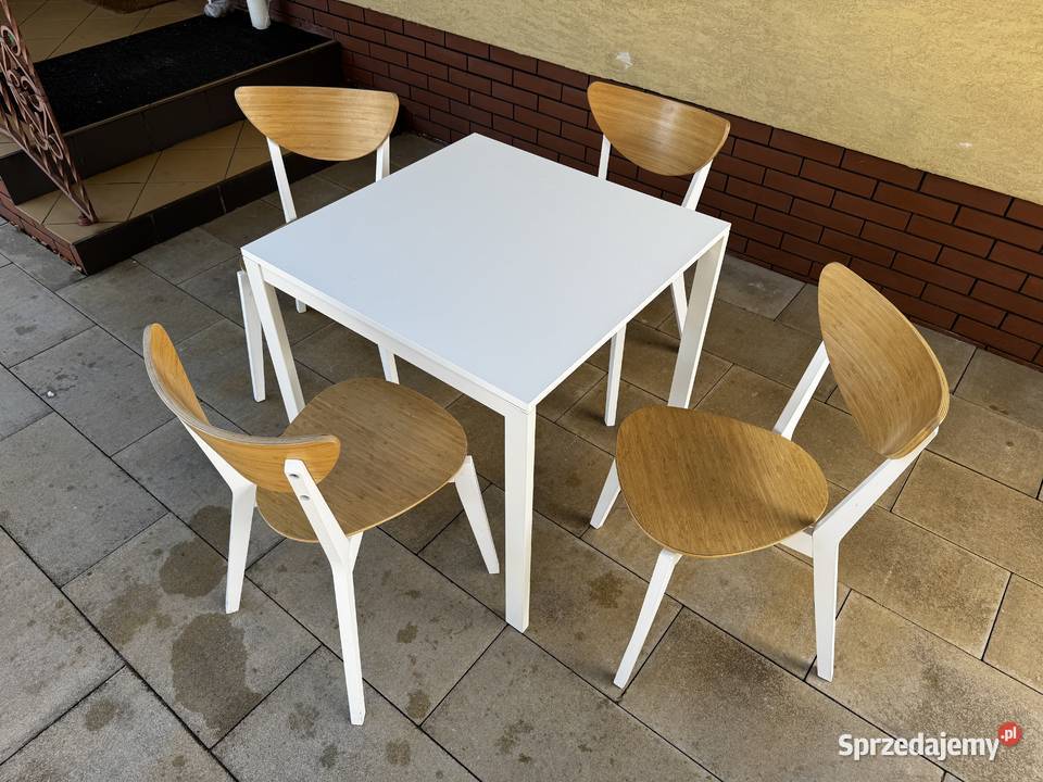 Stół kuchenny biały kwadratowy nie rozkładany4 Stoły z krzesłami Sulbiny