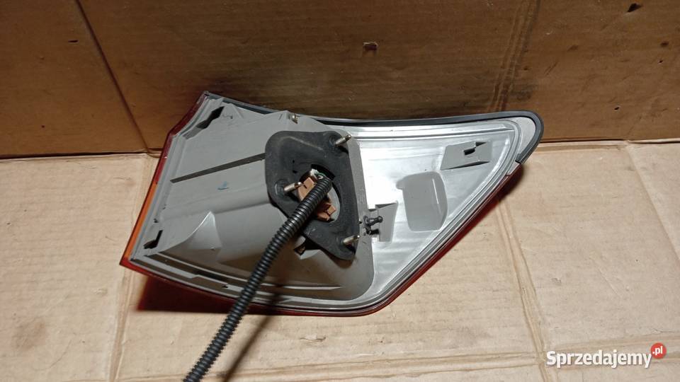 LEXUS IS220 LAMPA TYŁ LEWA Zbierkowo