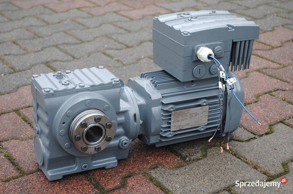 Motoreduktor kątowy 015075kw 9748obr z hamulcem