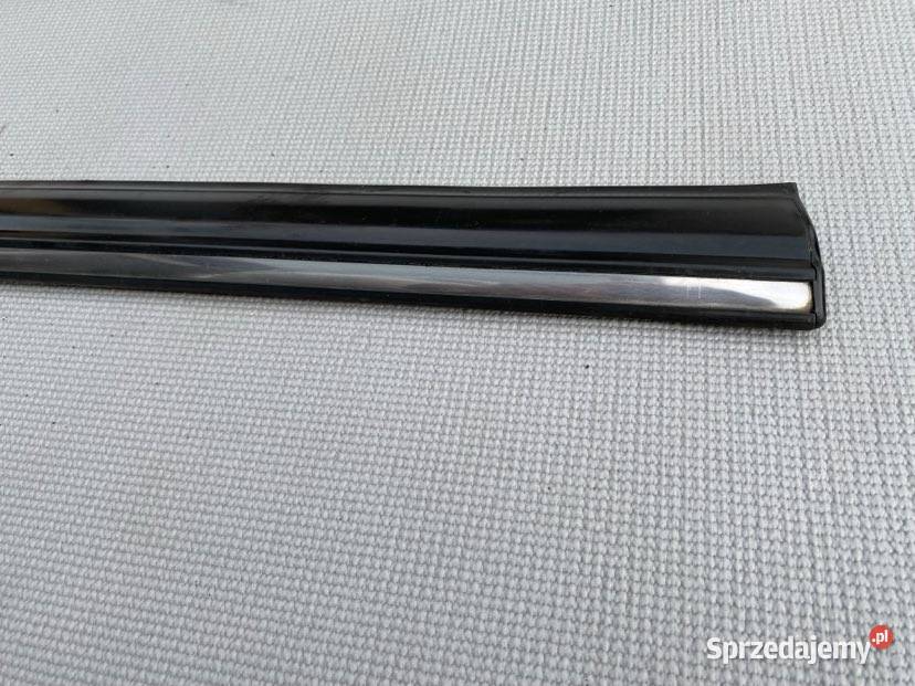 MercedesBenz W123 Listwa drzwi prawy tył