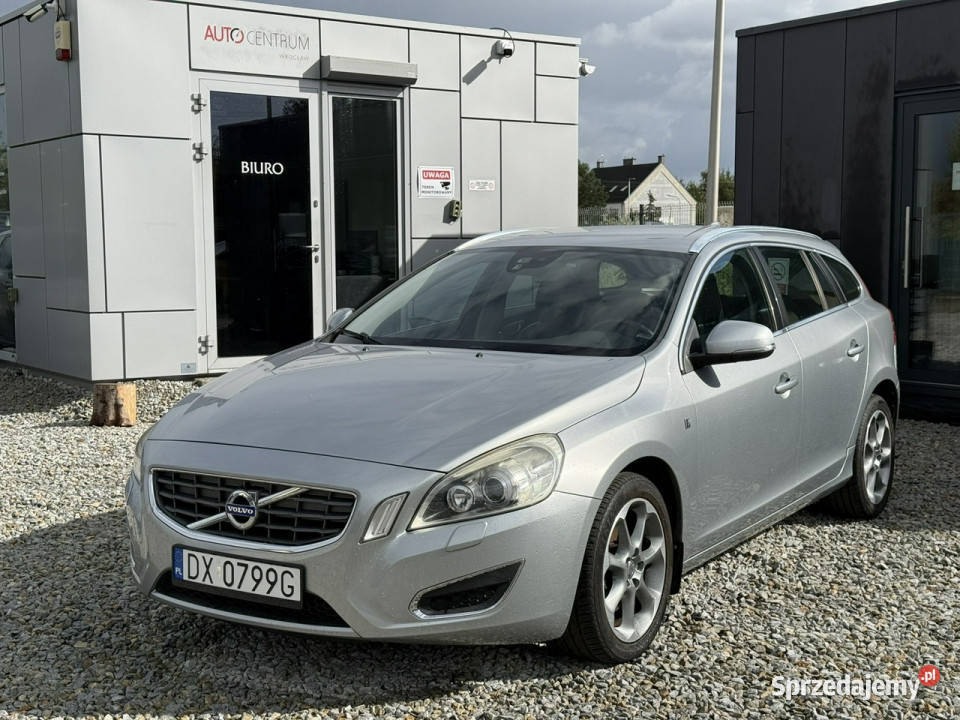 Volvo V60 16 D2 115 2012 skóry climatronic hak reflektory ksenonowe Wrocław