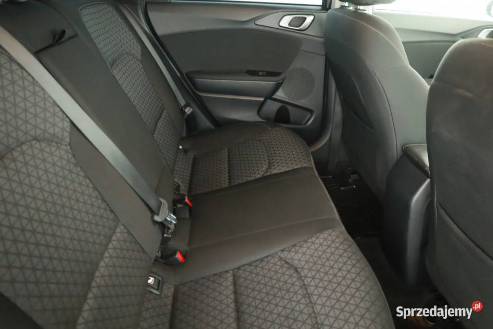 Kia Ceed 16 CRDi srebrny Kia Piaseczno sprzedam