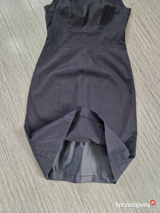 Granatowa sukienka marki HM Nowogard