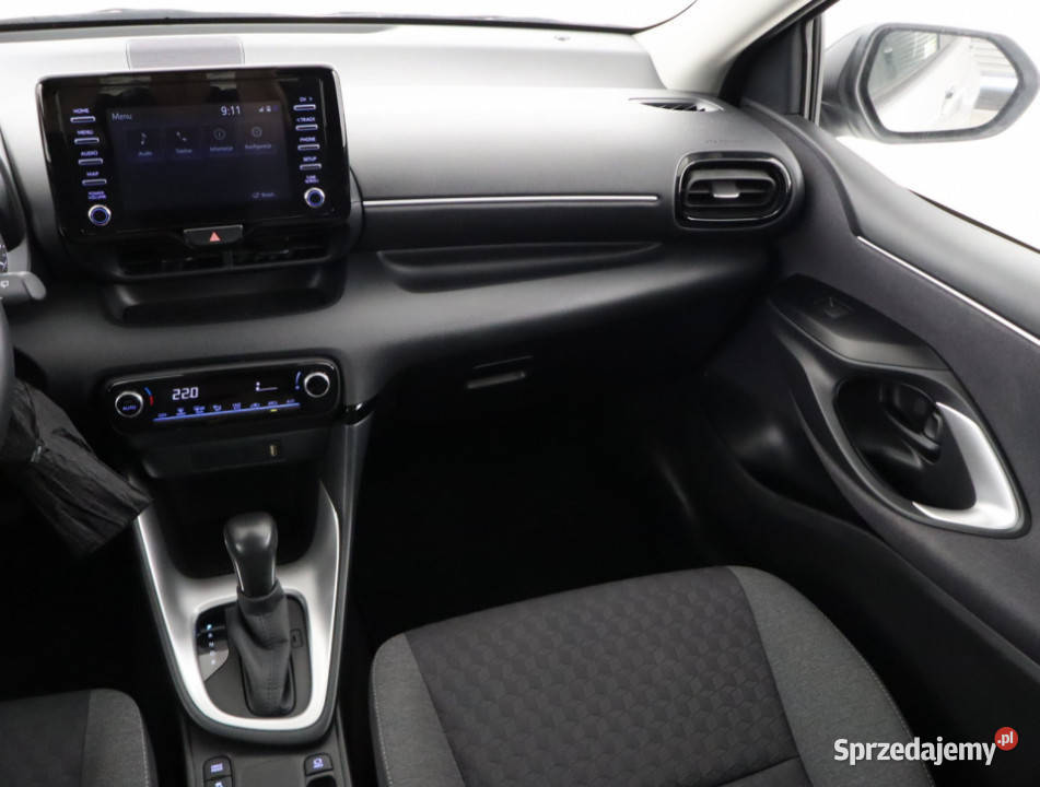 Toyota Yaris 15 VVTi Hybrid Rok produkcji 2023 Bielany Wrocławskie