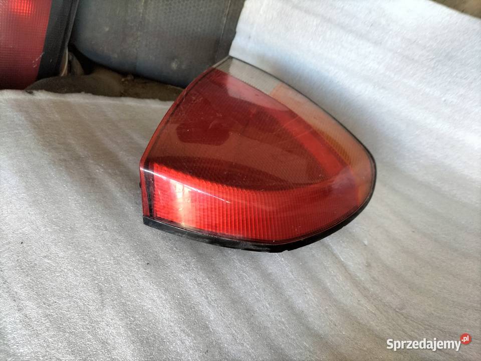 Mitsubishi Carisma LAMPA TYŁ TYLNA LEWA