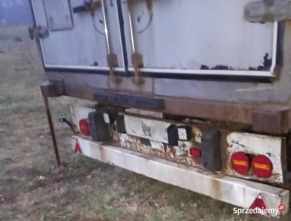 Pozostałości naczepie chłodni