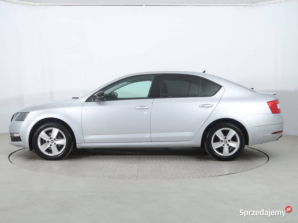 Skoda Octavia 15 TSI bluetooth