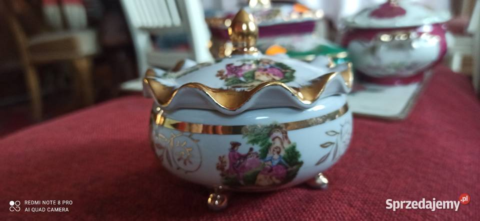 Puzderko szkatulka Ze scenami dworskimi Na 4