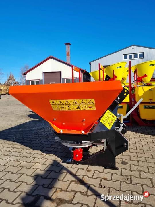 Rozsiewacz dwutarczowy nawozów demarol nisko Pobiednik Mały
