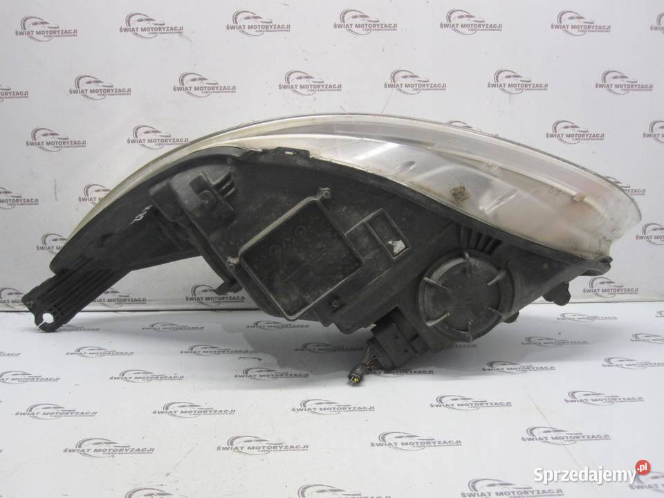 FORD FOCUS MK3 III 13r lampa prawa przód osobowe