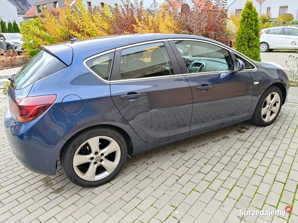 Opel Astra J 16 2010 z bagażnikiem FlexFix 1600cm3 dolnośląskie Wrocław