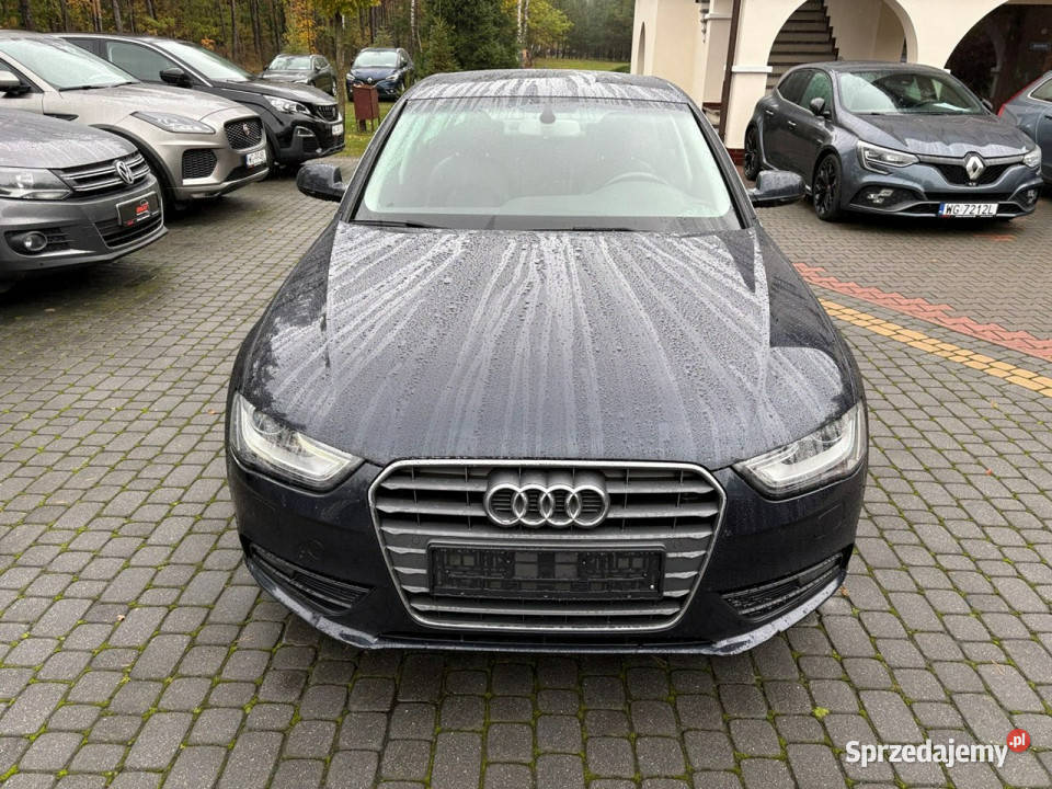 Audi A4 sedan 18 benzyna 170 Xenony Skóry granatowy Lipówki