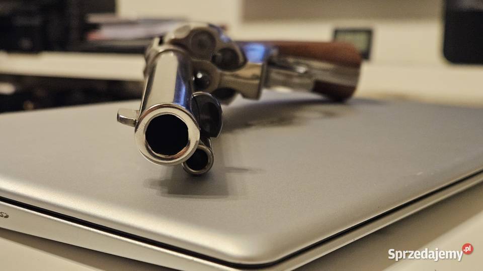 Rewolwer czarnoprochowy Uberti Cattleman cal44