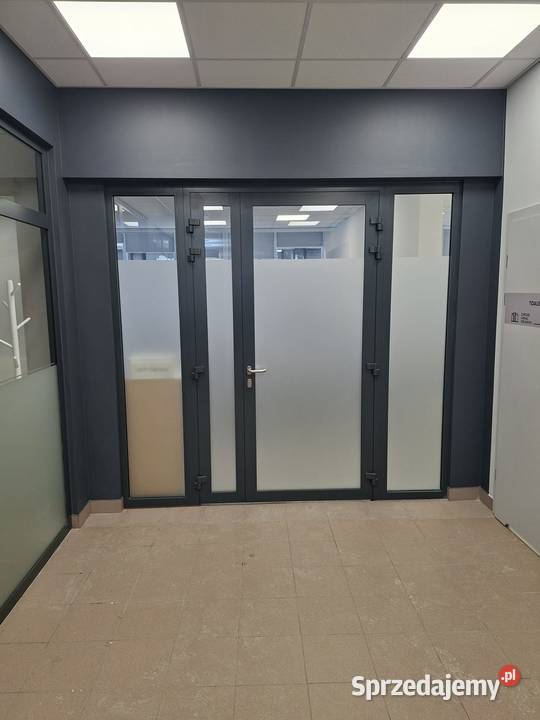 Montaż reklam oklejanie witryn Łódź