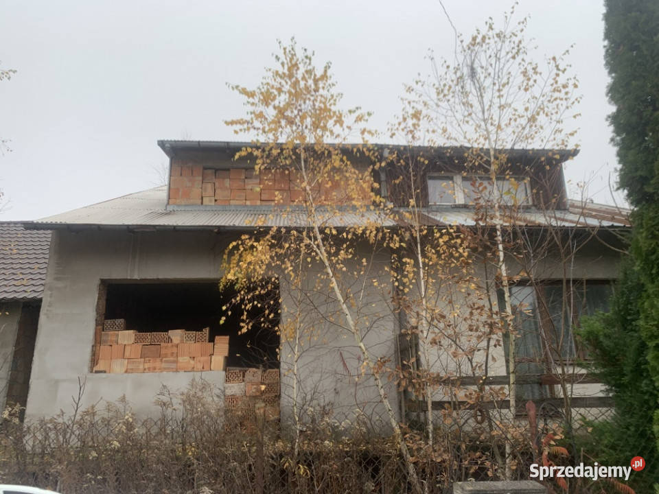Dom w zabudowie bliźniaczej z dużą działką sprzedam