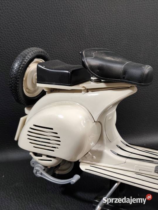 Model Kolekcjonerski Piaggio Vespa 150 Ray Poddębice