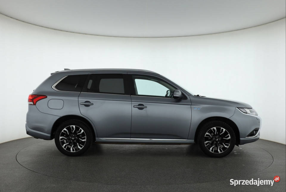 Mitsubishi Outlander 20 PHEV gniazdo USB Piaseczno