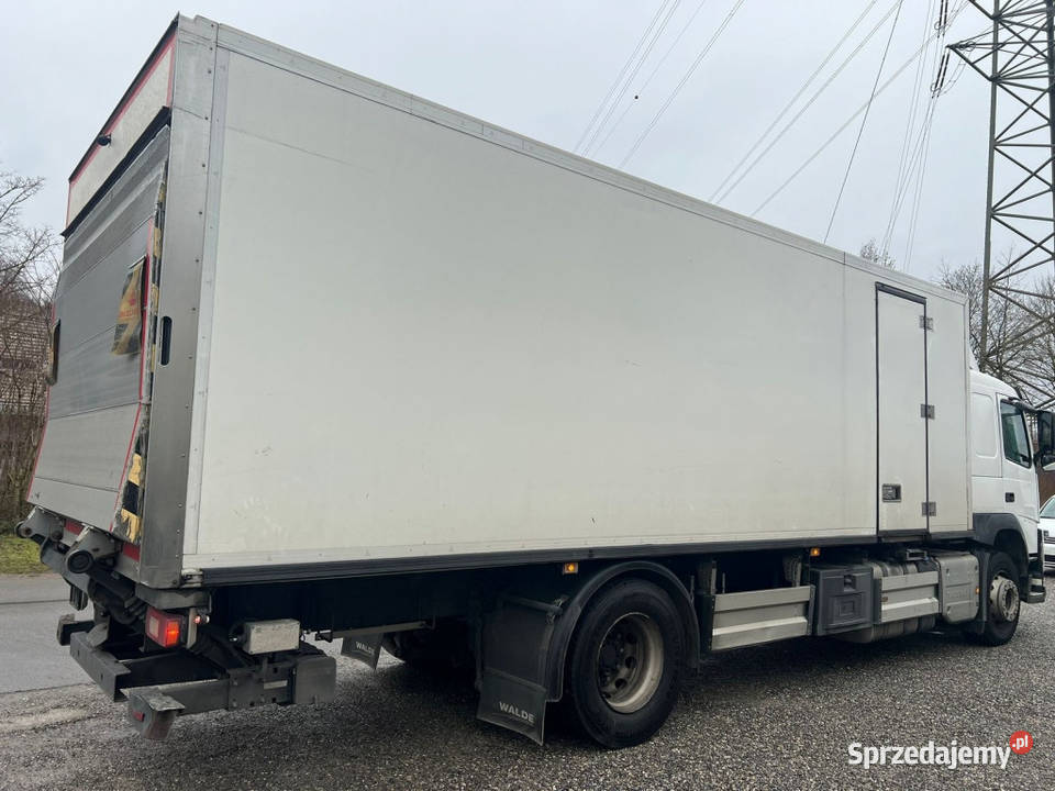 Chlodnia z winda Volvo Warszawa