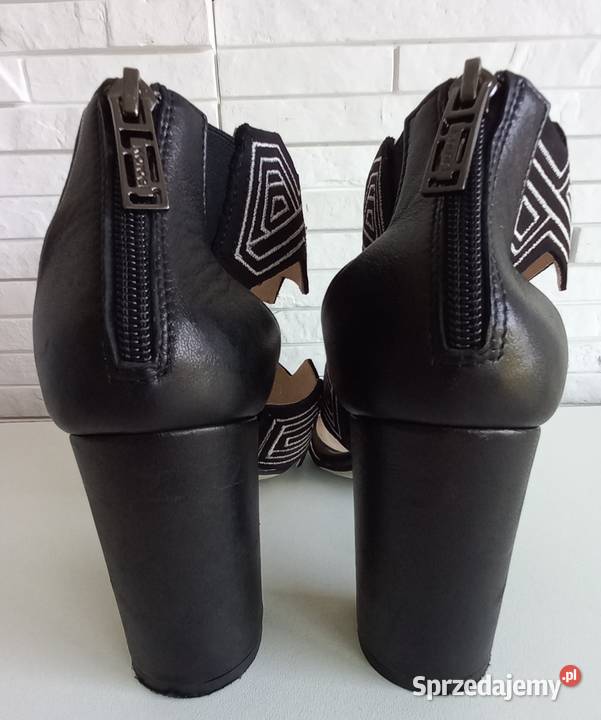 Damskie sandały czarno białe na obcasie HIGO Sandały i klapki małopolskie Chrzanów sprzedam