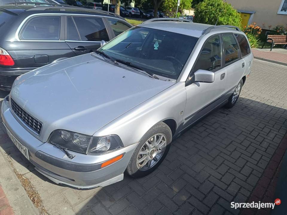 Volvo V40 20t t4 200 2001r srebrny Świdnik