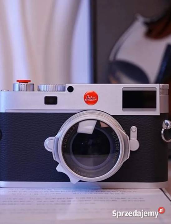 Srebrny model aparatu Leica Zielona Góra