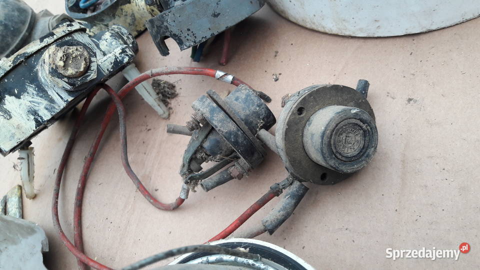 Bakelitowe i porcelanowe części 220V Izolacje Sarzyna sprzedam