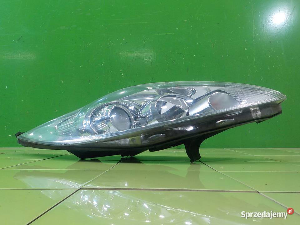 FORD FIESTA MK7 125 B 09r lampa prawy przod Suków