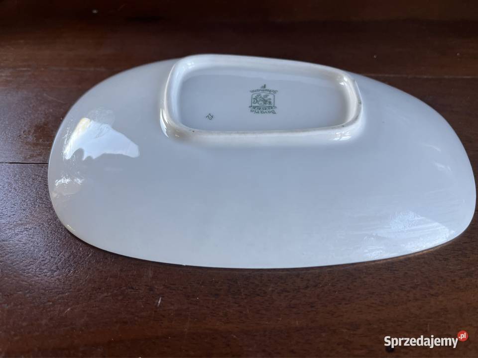 Paterka z kwitnącą gałązką wiśni na białej Porcelana i szkło Gdańsk