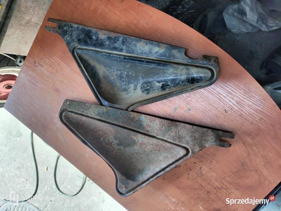 Osłony boczne metalowe trójkąty WSK Łubno