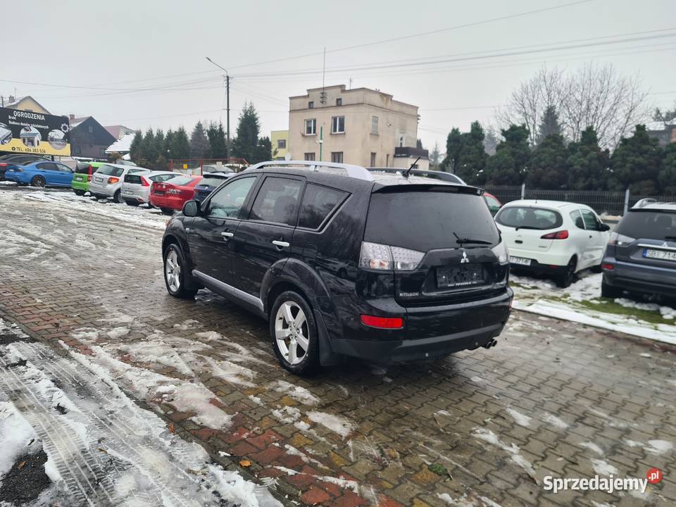 Mitsubishi Outlander 4x4 22d 156 183 7 osób 6 czarny