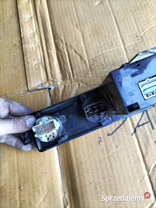 Panel nawiewu klimatyzacji KIA CARNIVAL KIA K57A Wyposażenie wnętrza