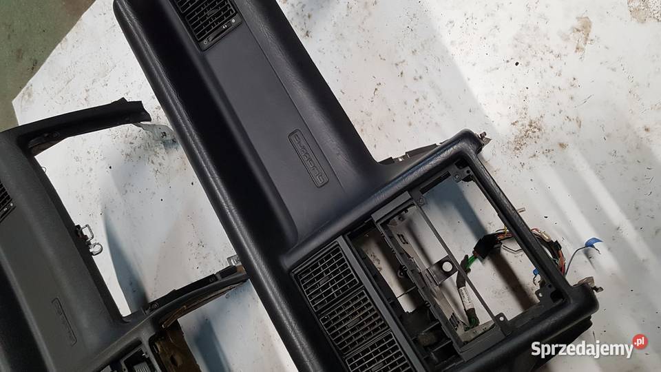 Audi 80 b4 deska kokpit deski rozdzielcze, konsole Stubno