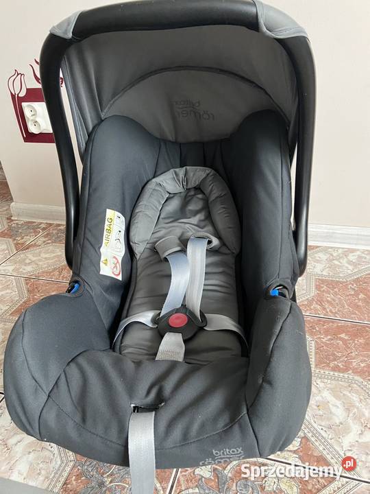 Zestaw fotelik samochodowy baza isofix adaptery sprzedam
