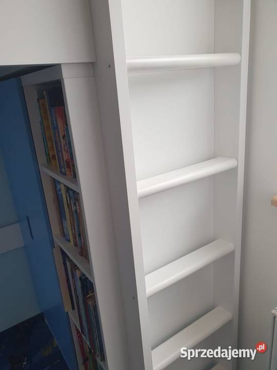 Łóżko piętrowe z szafką i materacem