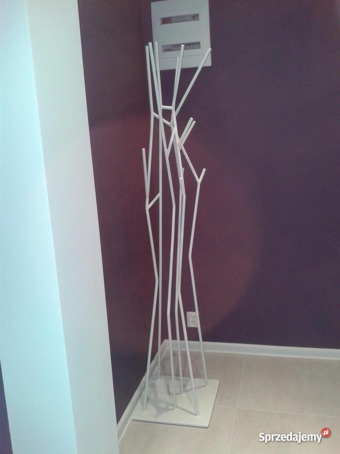 nowoczesny wieszak stojący