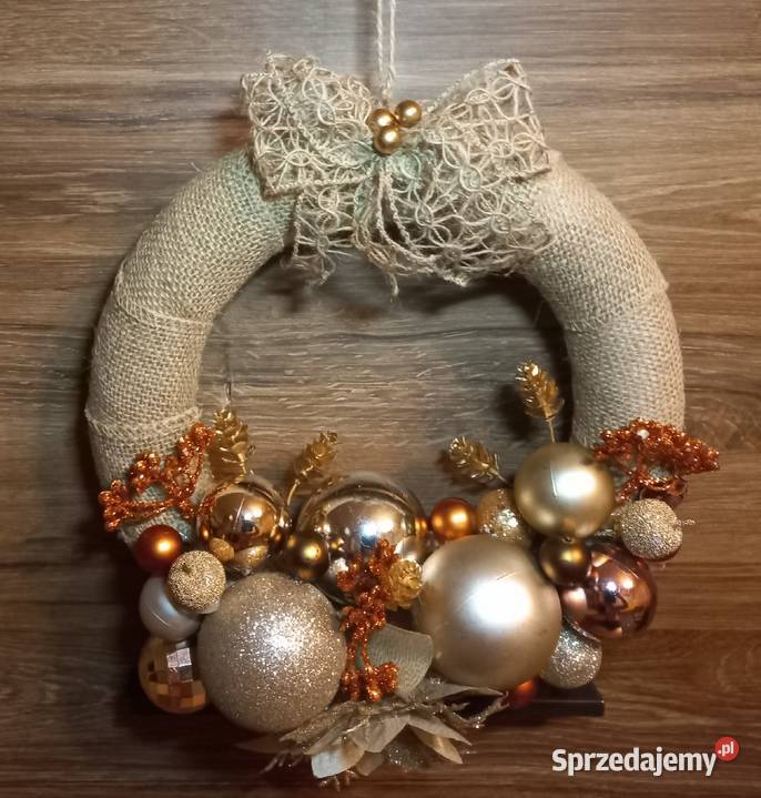 Stroik bożonarodzeniowy w kształcie wieńca Radzymin