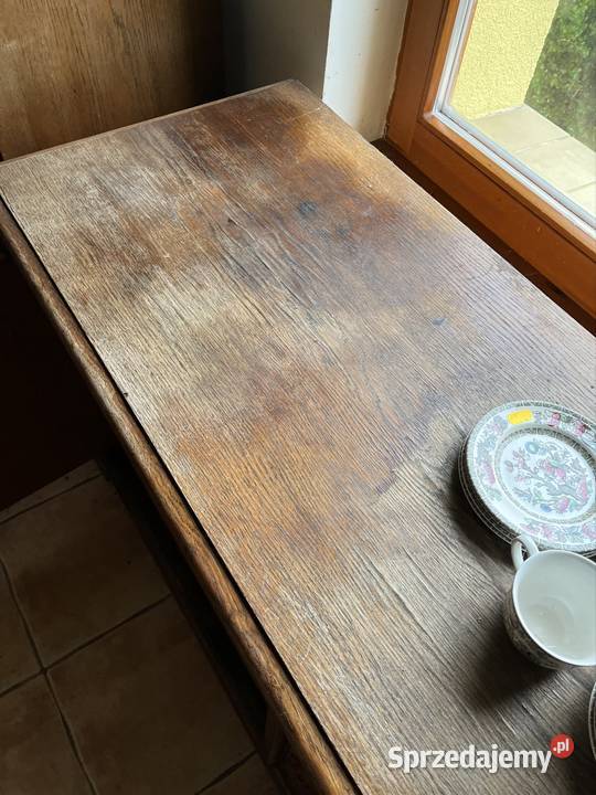 Komoda dębowa z pięknymi pasami rzeźb na pasach Gdańsk