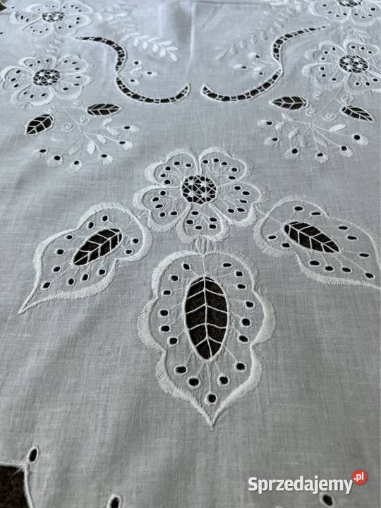Bieżnik biały haftowany richelieu do kolekcji Obrusy i serwety Zabrze sprzedam