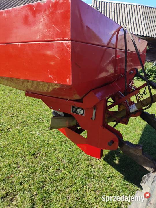 Rozsiewacz nawozu Agram 1200 Amazon lejek Pronar