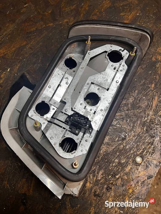 Lampa lewy tył BMW E36 Sedan osobowe Piasek
