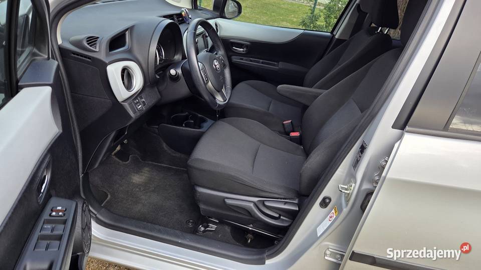 Toyota Yaris Hybryda Automat asystent parkowania Samochody osobowe pomorskie Gdańsk
