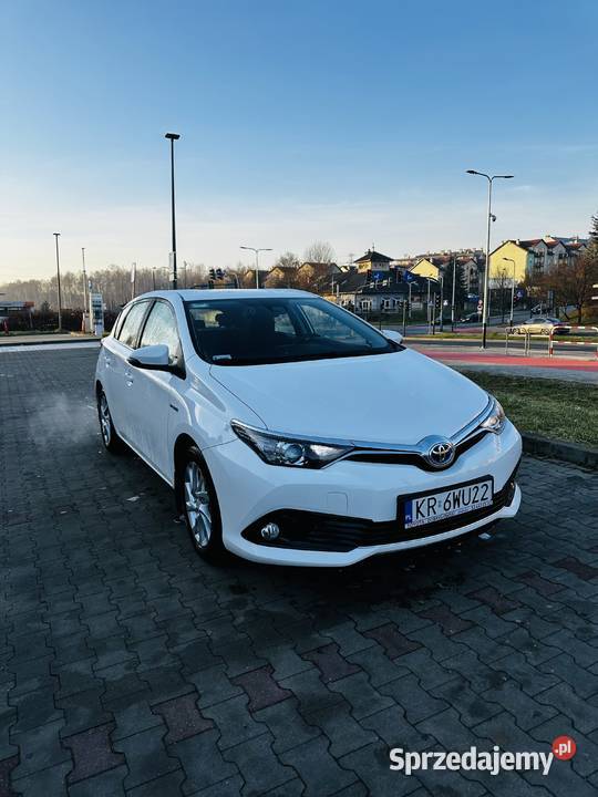 Toyota Auris Hatchback 2017 HYBRID 135 PREMIUM 136KM Kraków