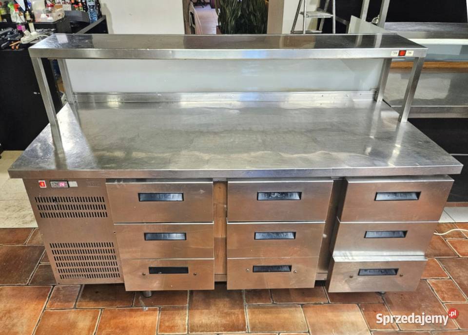Stół chłodniczy z 9 szufladami NADSTAWKĄ